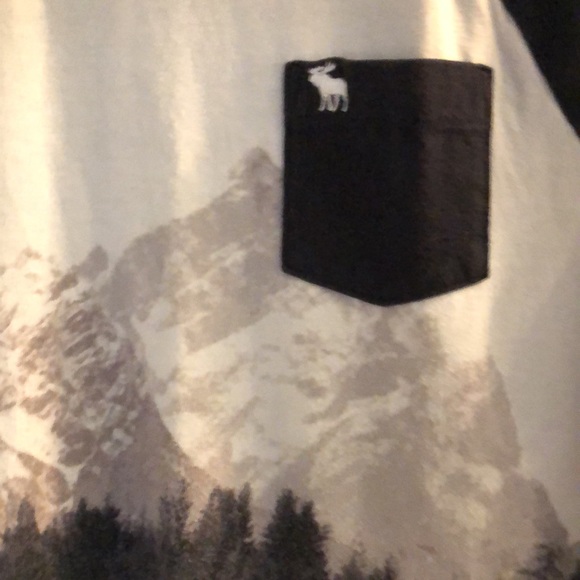 A&F long sleeve t shirt - Picture 2 of 5